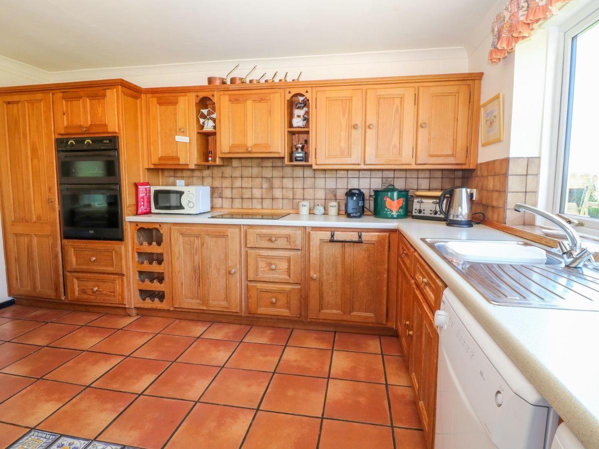 홀리헤드 Charming 2 Bed House Near Rhoscolyn Discounts For 빌라 외부 사진