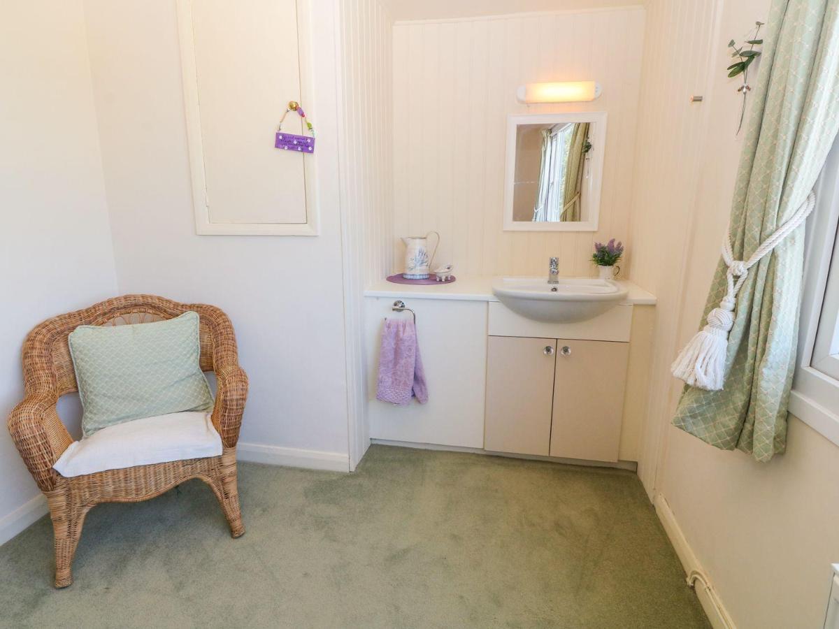 홀리헤드 Charming 2 Bed House Near Rhoscolyn Discounts For 빌라 외부 사진