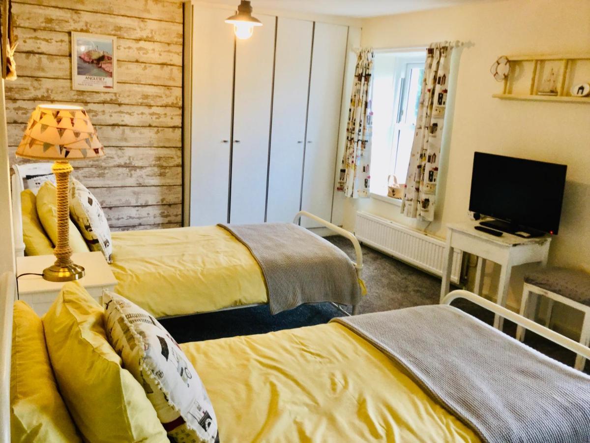 홀리헤드 Charming 2 Bed House Near Rhoscolyn Discounts For 빌라 외부 사진