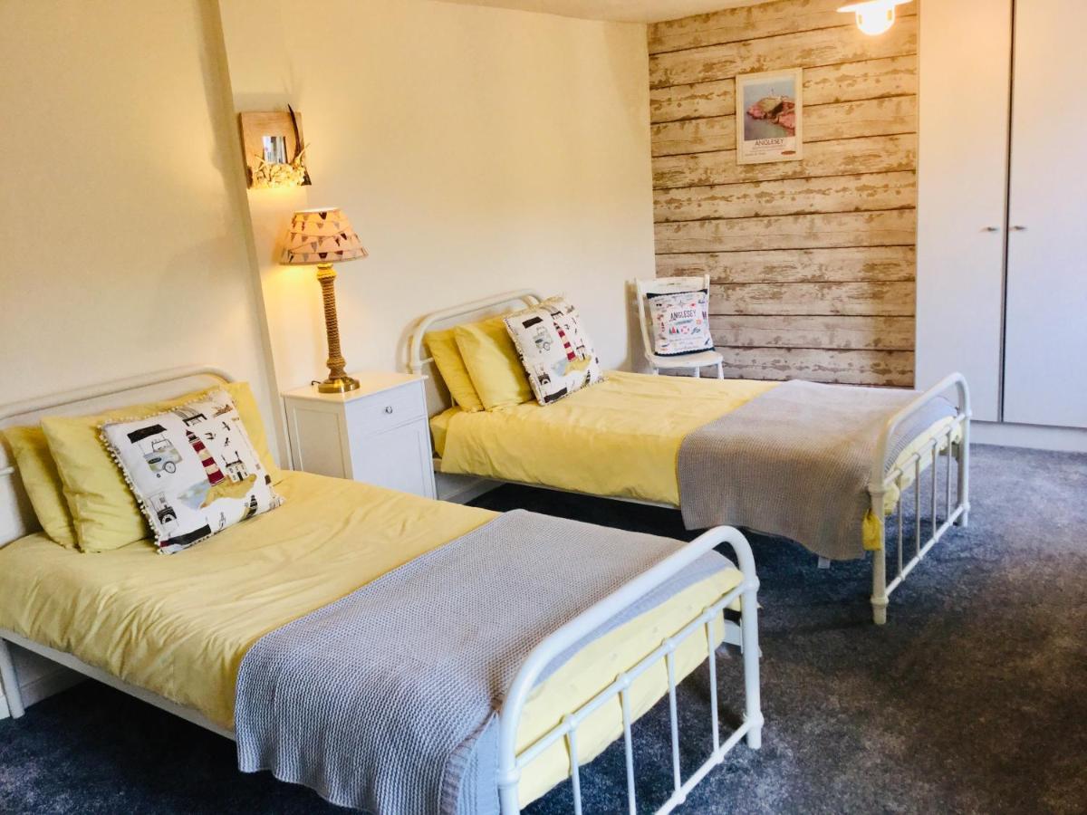 홀리헤드 Charming 2 Bed House Near Rhoscolyn Discounts For 빌라 외부 사진